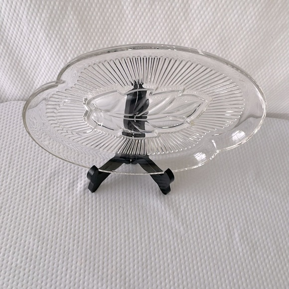 COPY - Vintage Federal Glass Crystal Leaf Design 10" Snack/Luncheon Plates. - Picture 6 of 6